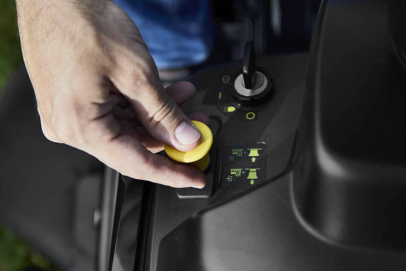 Alpina Rasentraktor AT3 98 A – Bild 6