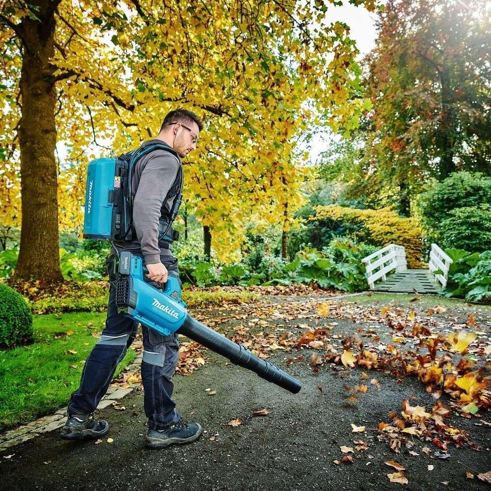 Makita Rückentrabarer Akku-Bank PDC01 – Bild 3