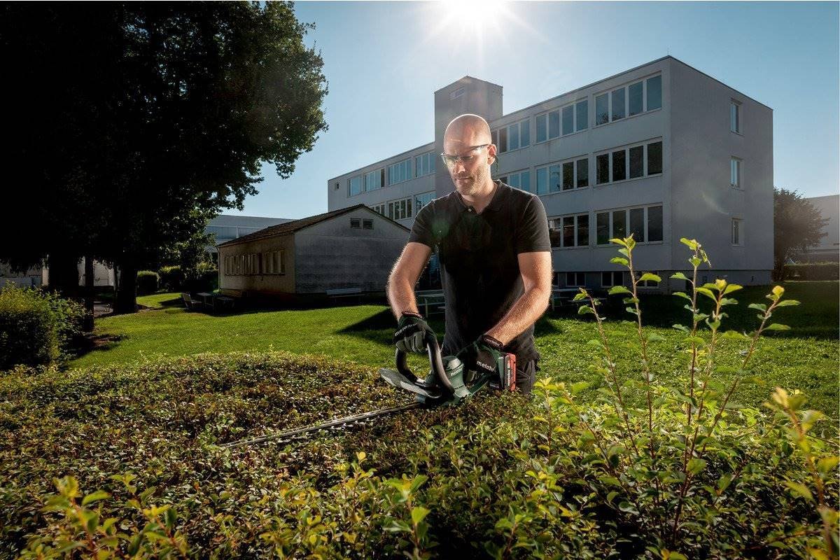 Metabo Akku-Heckenschere AHS 18-45 V -Inkl. Akku & Ladegerät – Bild 2