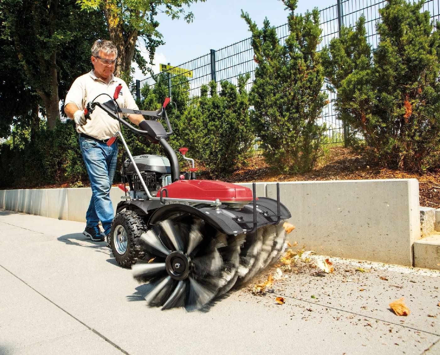 Scheppach Schmutz- und Schneekehrmaschine SC2200PE mit Sammelbehälter und Schneeschild – Bild 7