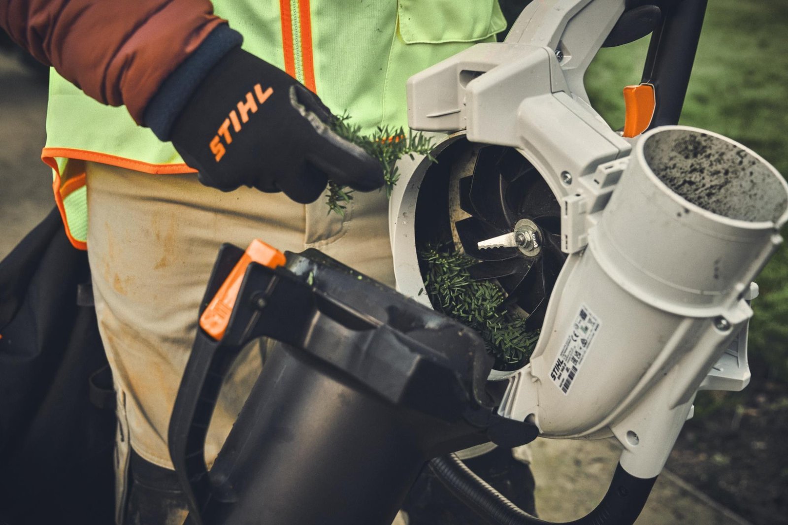 STIHL Akku-Saughäcksler SHA 140, ohne Akku und Ladegerät – Bild 7