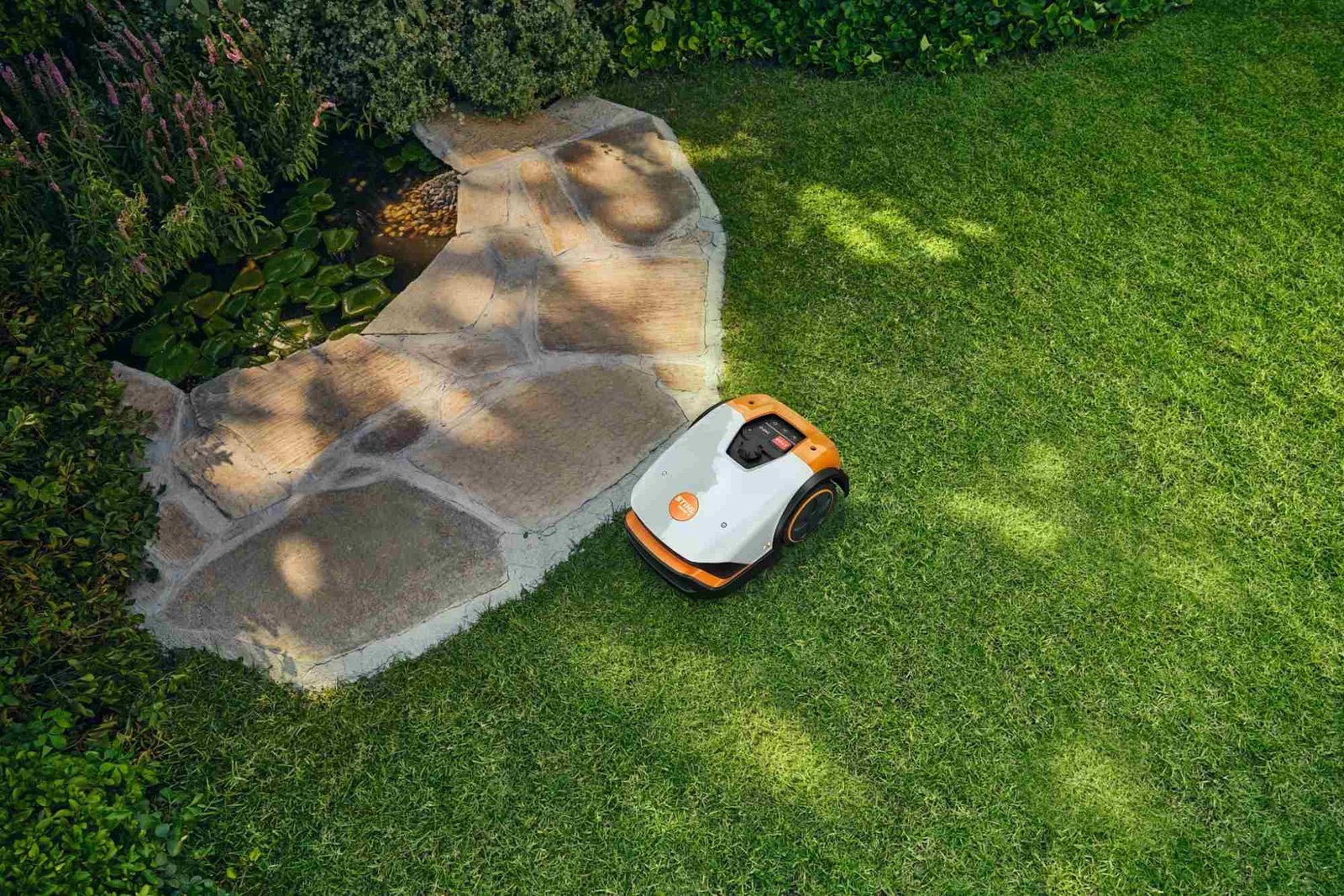 STIHL kabelgeführter Mähroboter iMOW 4 - für mittlere Rasenflächen – Bild 4