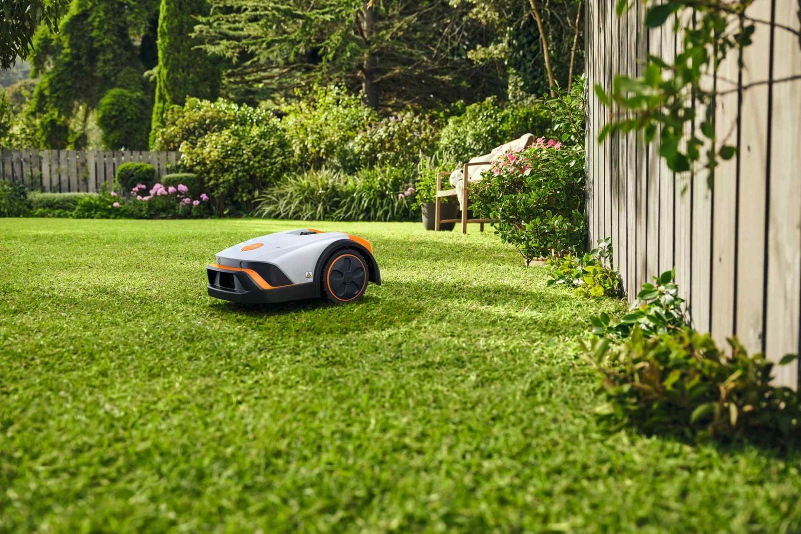 STIHL kabelgeführter Mähroboter iMOW 4 - für mittlere Rasenflächen – Bild 7