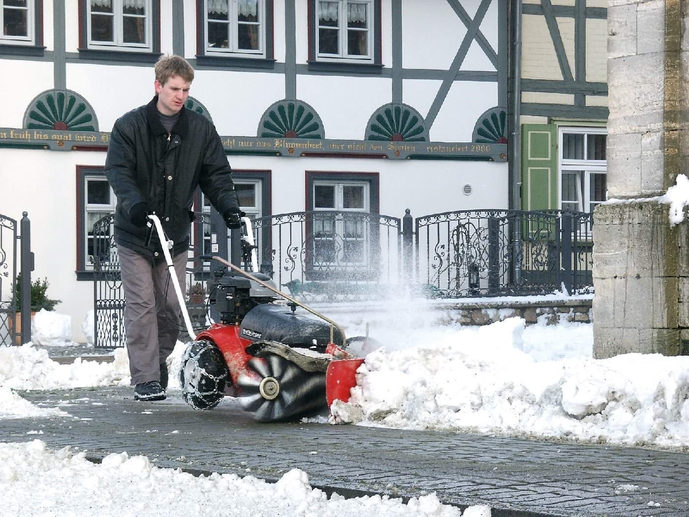 Tielbürger Schmutz- und Schneekehrmaschine tk48 Briggs&Stratton 675 iS – Bild 2
